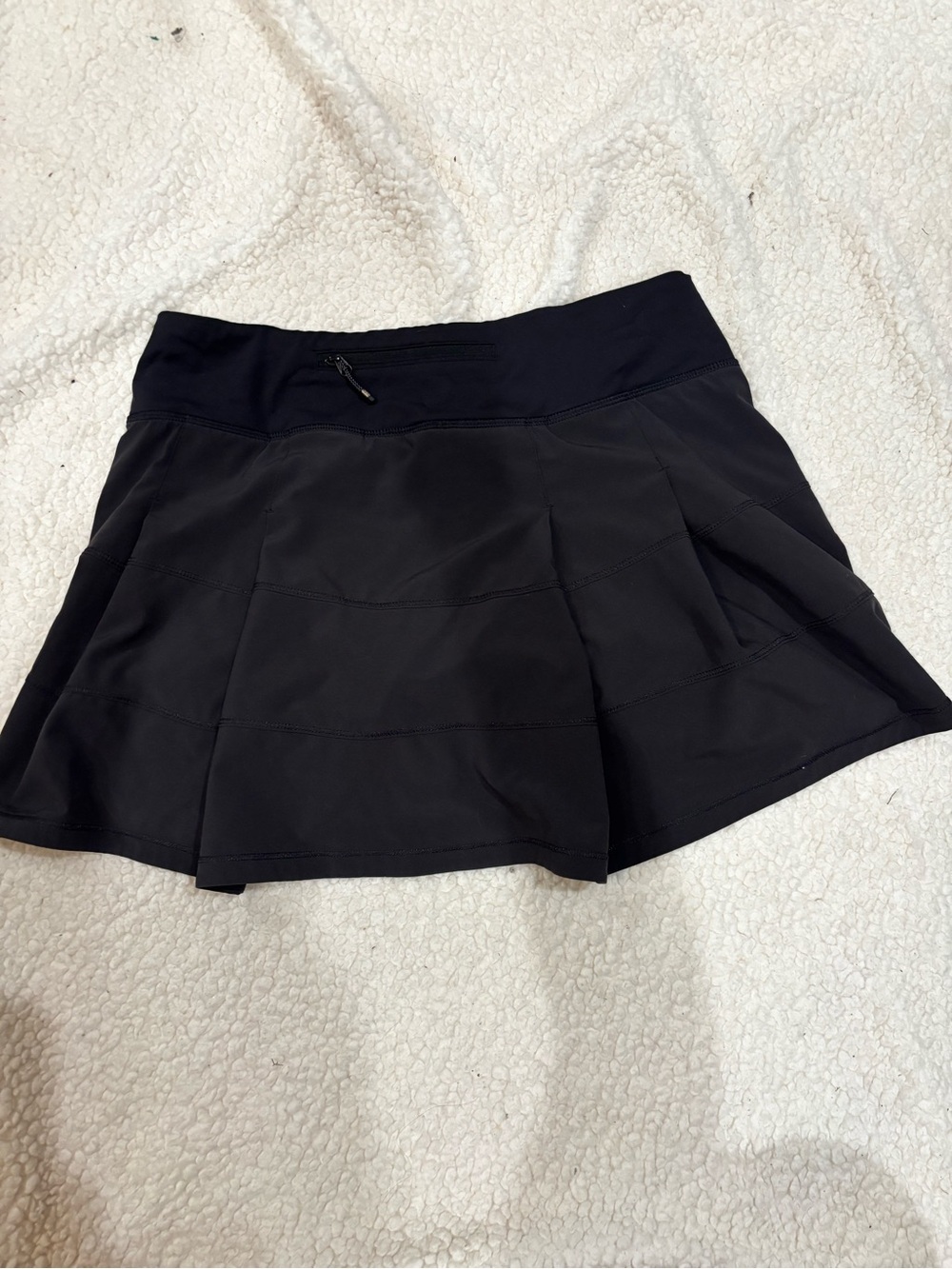 Lululemon Black Athletic Skirt with Zipper Pocket and pleated back, sz 6